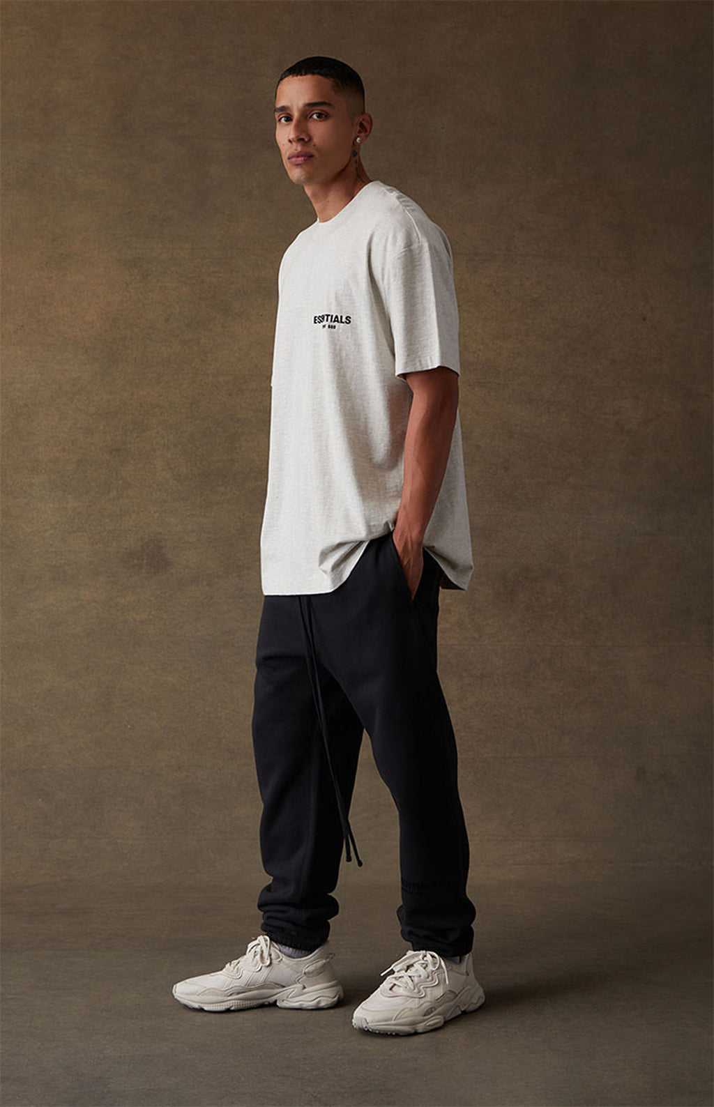 Fear of God Essentials T-shirt FW22 Light/Dark oatmeal