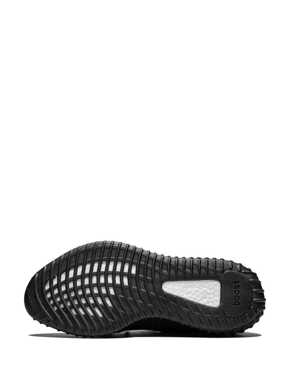 Yeezy Boost 350 باللون الأسود