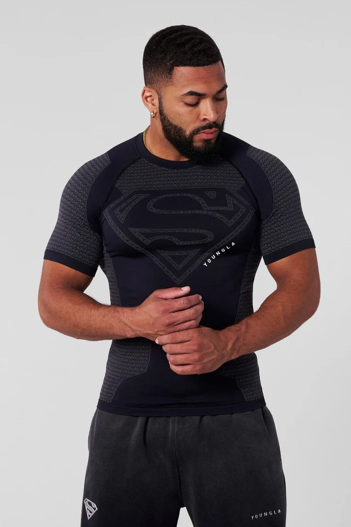 تي شيرت YoungLA x Superman الضاغط (طلب مسبق)