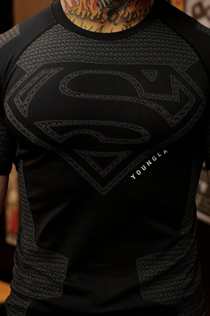 تي شيرت YoungLA x Superman الضاغط (طلب مسبق)